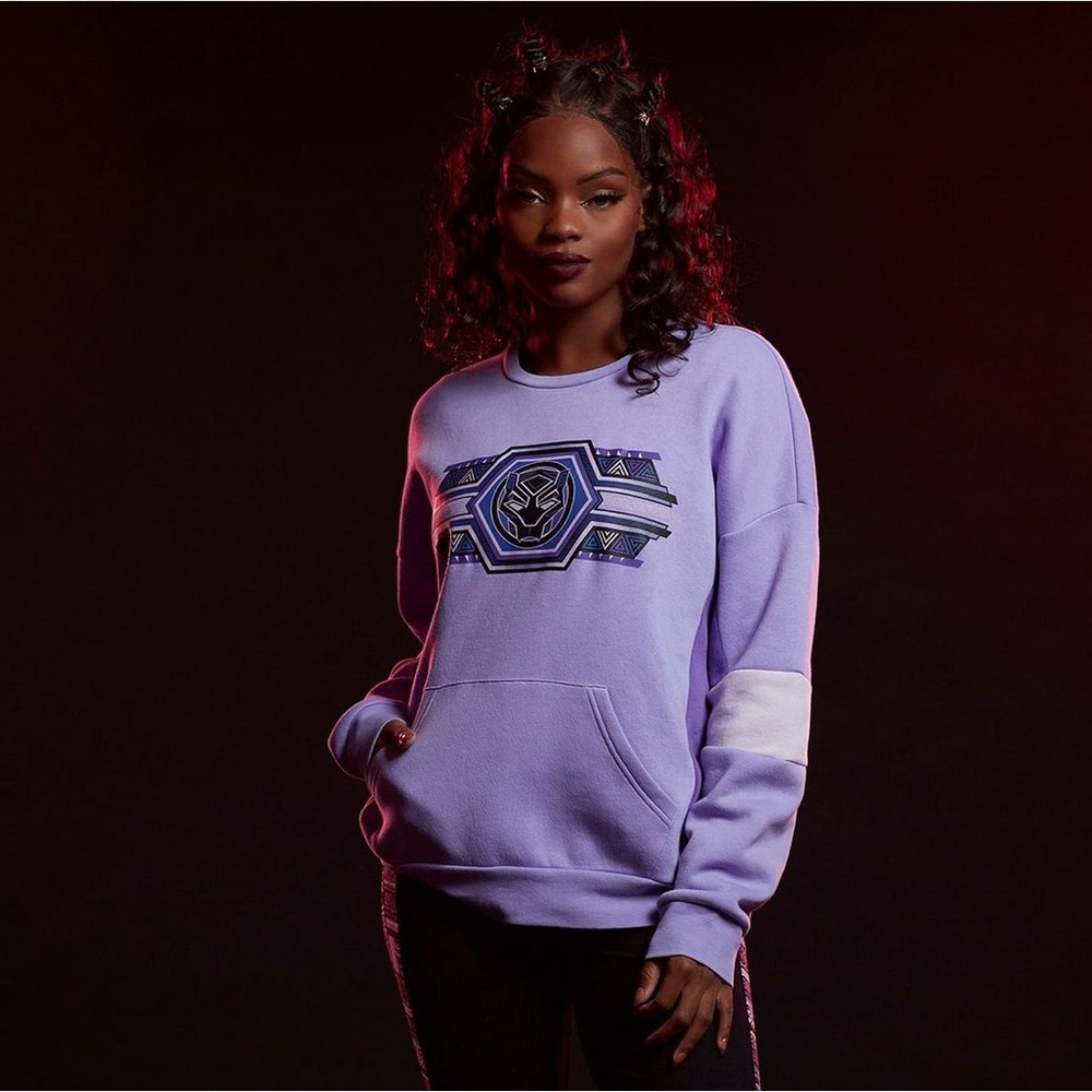 BLACK PANTHER Her Universe Women’s Purple Lavender Graphic Sweatshirt Size Med - Picture 2 of 9
